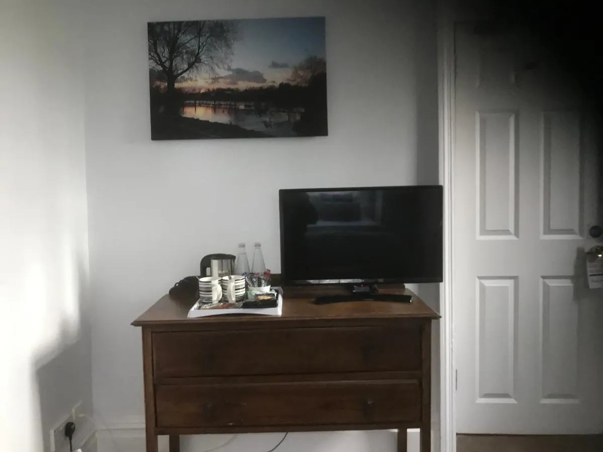 The Weir Hotel Walton-on-Thames 3*,  United Kingdom