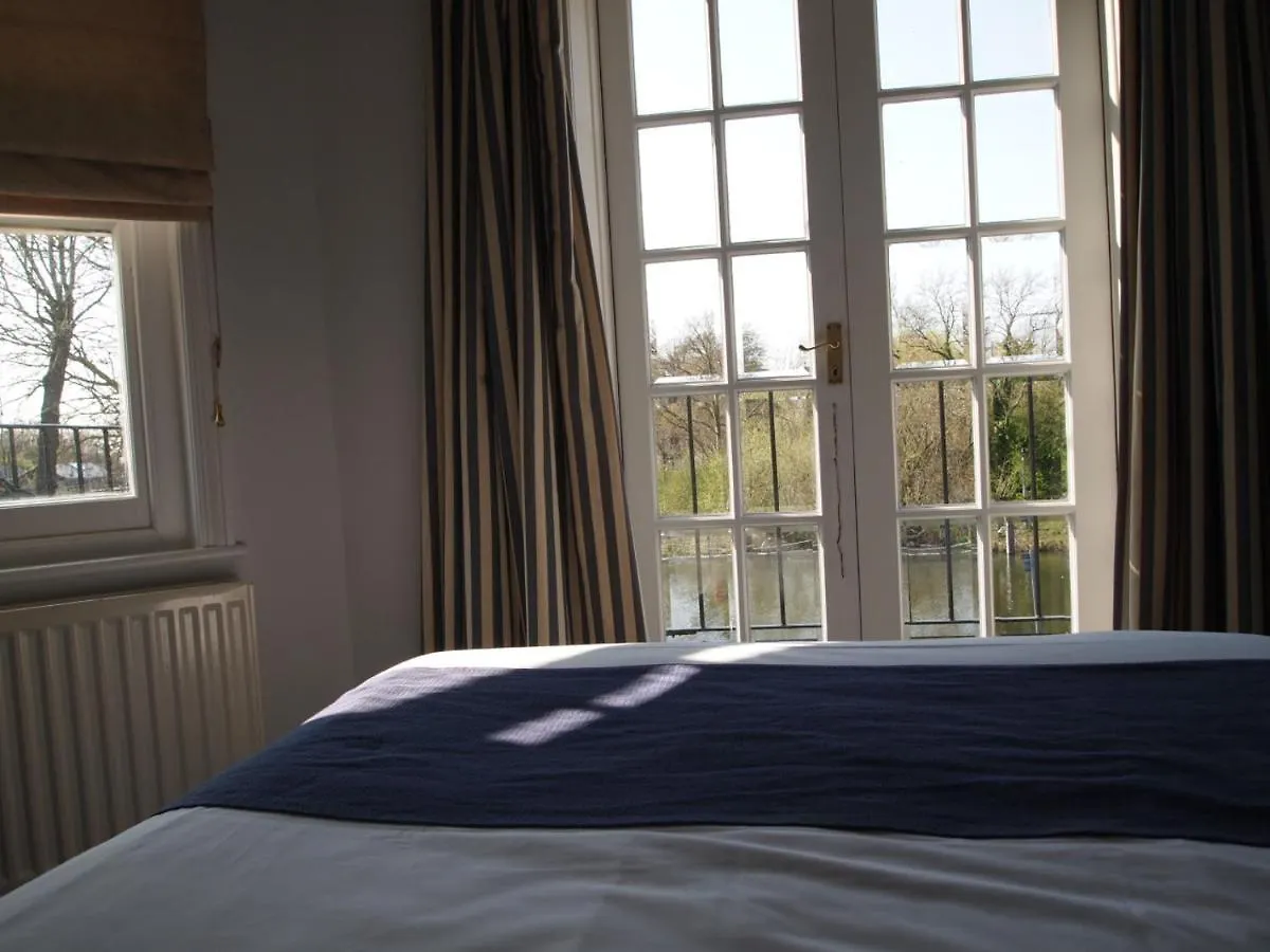 The Weir Hotel Walton-on-Thames