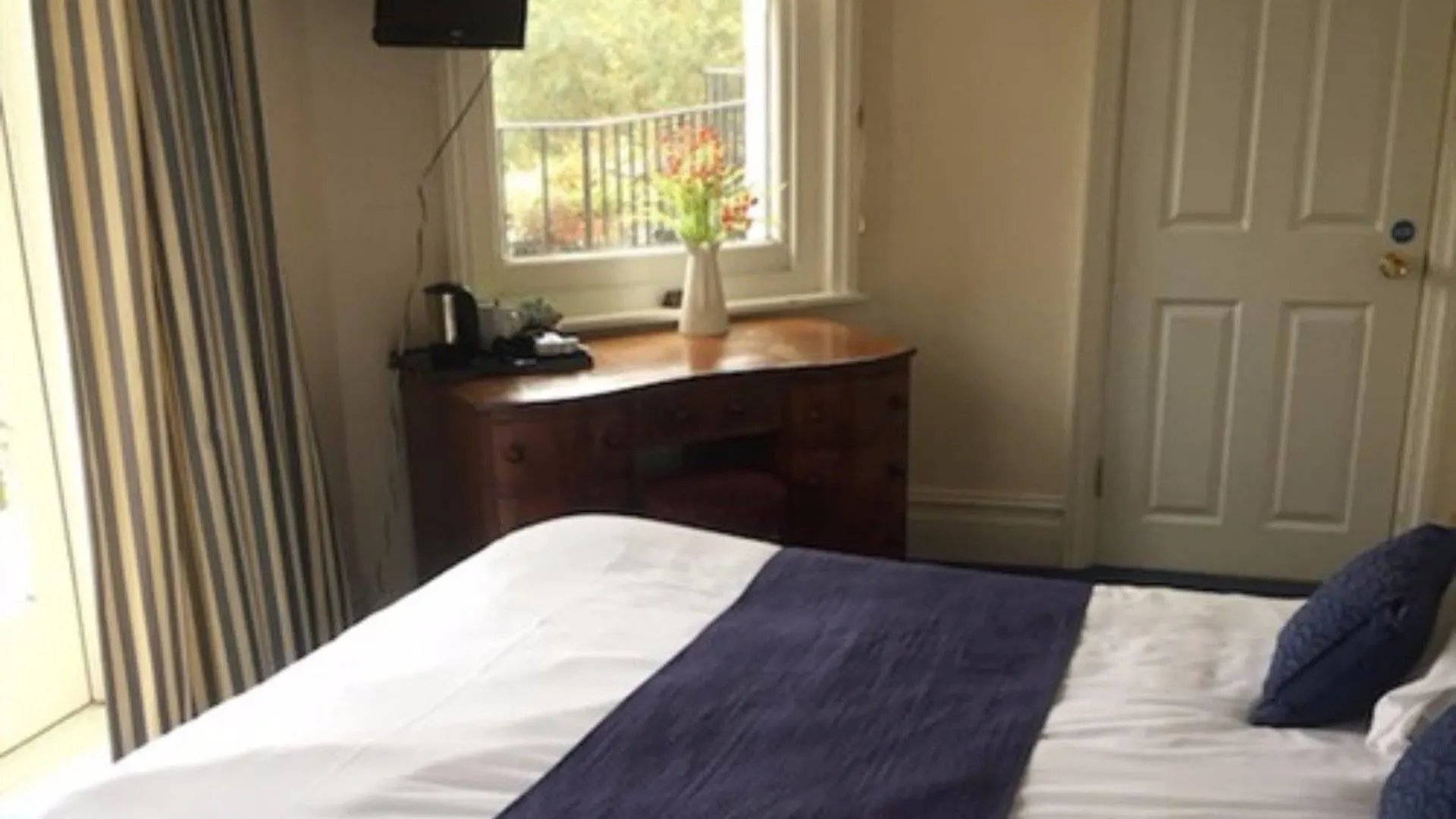 The Weir Hotel Walton-on-Thames 3*,
