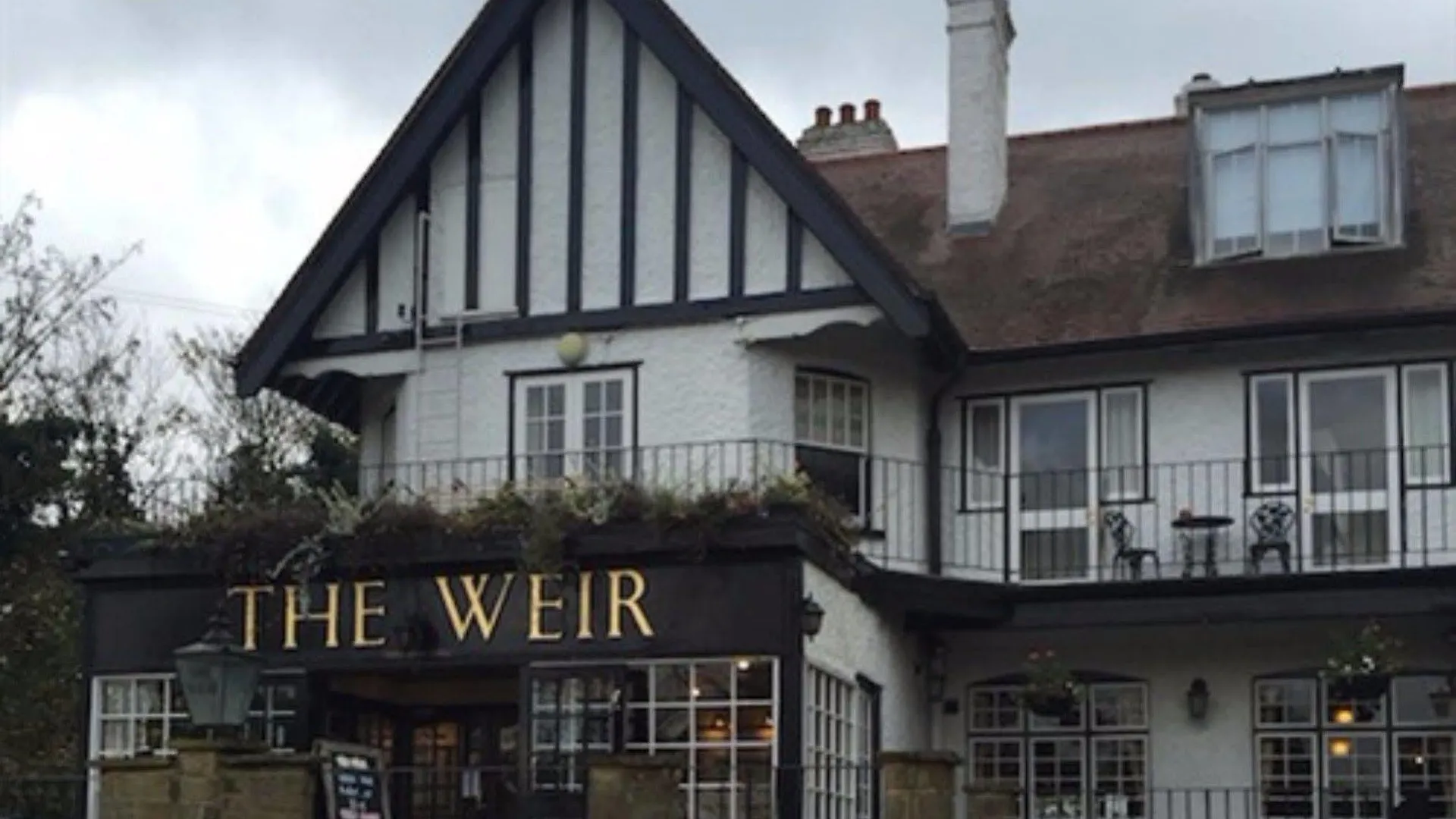 The Weir Hotel ウォルトン・オン・テムズ