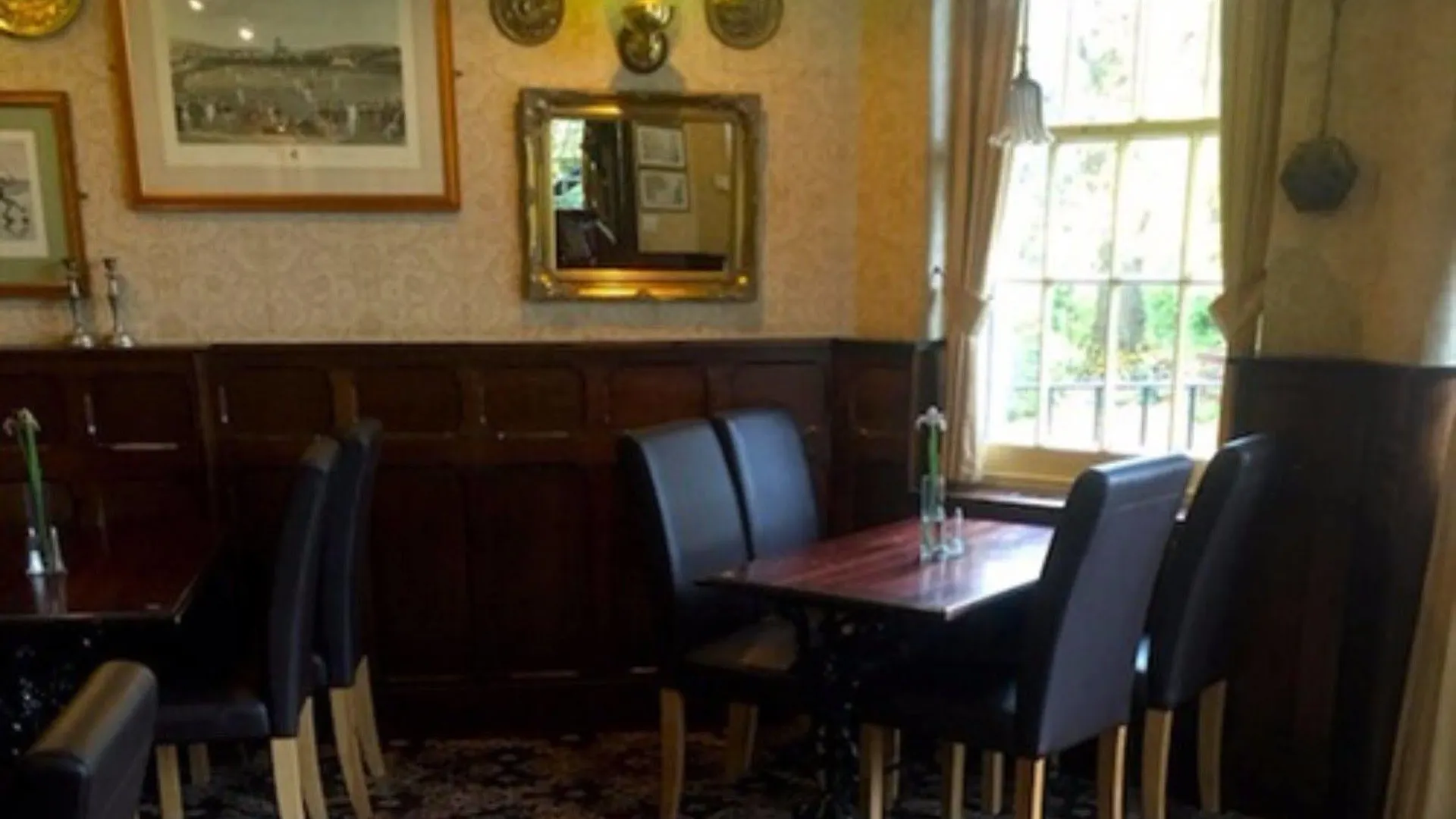 The Weir Hotel ウォルトン・オン・テムズ