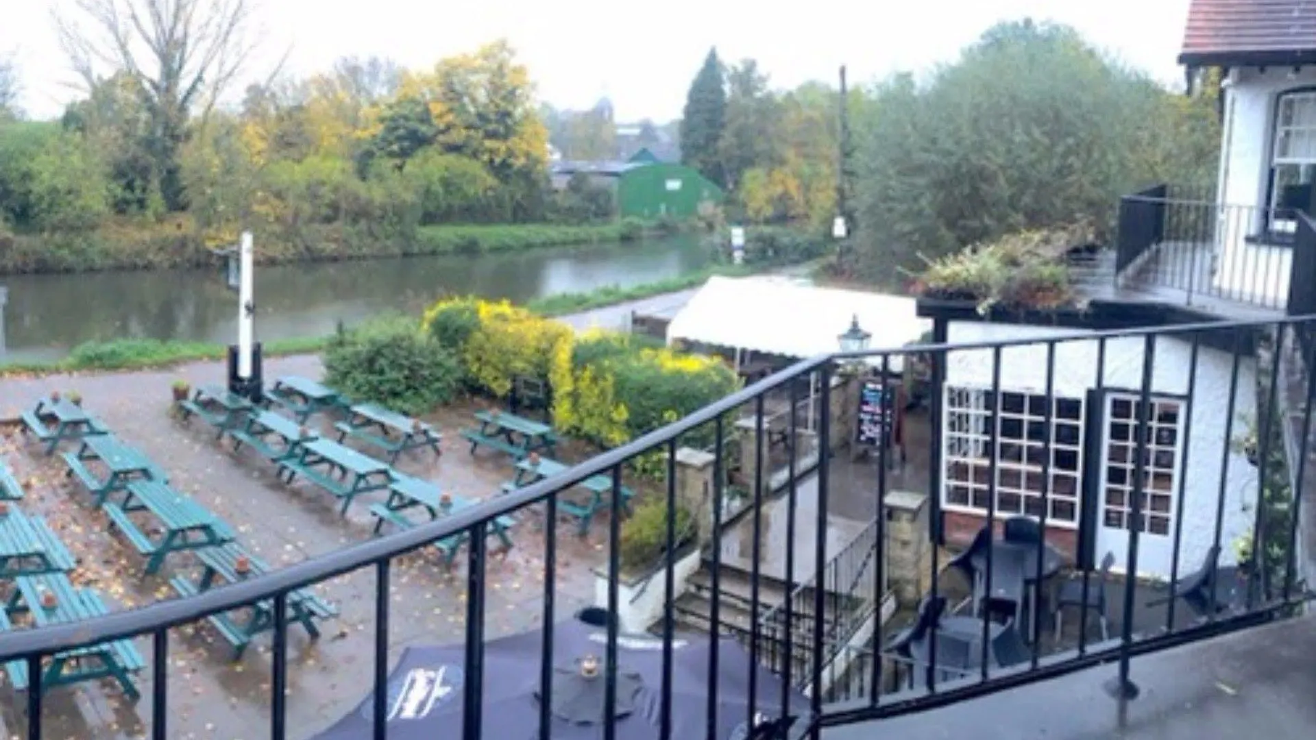 The Weir Hotel ウォルトン・オン・テムズ